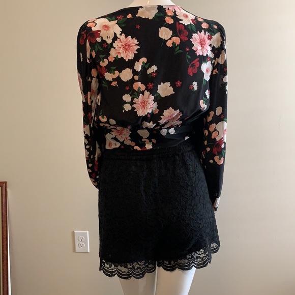DVF CLASSIC LACE SHORTS ELASTIC WAIST FLORAL LACE BLACK LINING BLACK LACE M - Picture 5 of 10